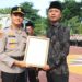 Kapolres Gresik Beri Penghargaan Polisi dan Warga Berprestasi