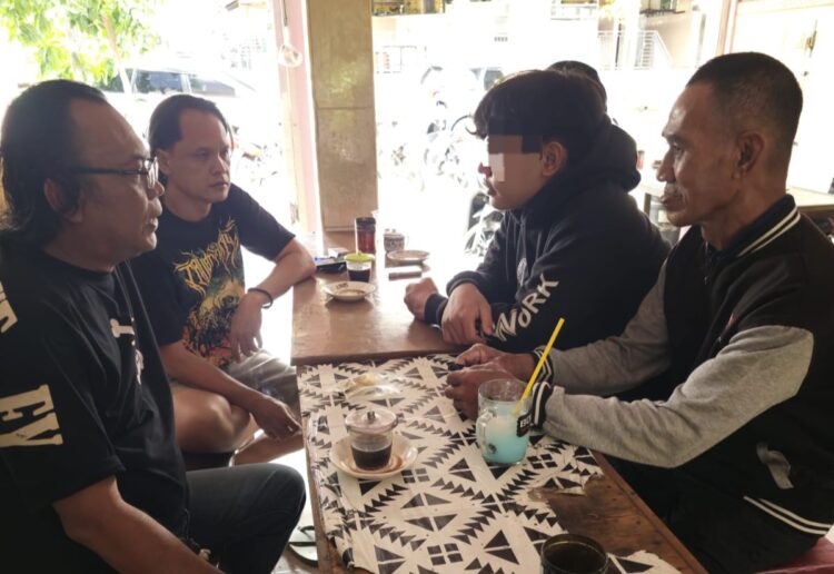 Didampingi Keluarga, Satu DPO Kasus Pengeroyokan Datangi Polres Gresik