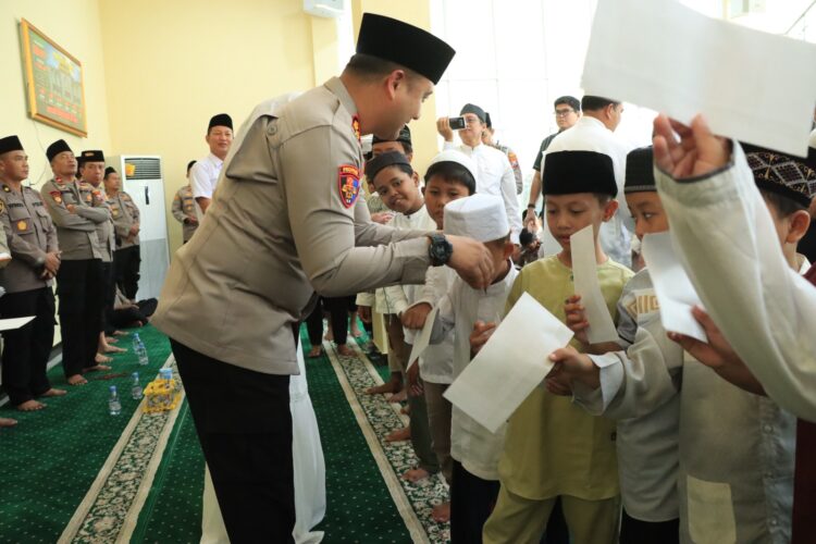 Gelar Binrohtal dan Santuni Anak Yatim, Polres Gresik Peringati Isra Mi’raj 1447 H