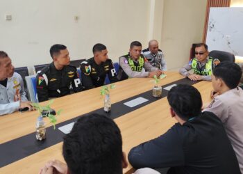 Polantas Menyapa, Edukasi Satlantas Polres Gresik ke Pengemudi Trans Jatim