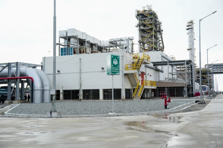Proyek Kilang Terbesar Dongkrak Kinerja Industri Material, SIG Pasok 115 Ribu Ton Semen