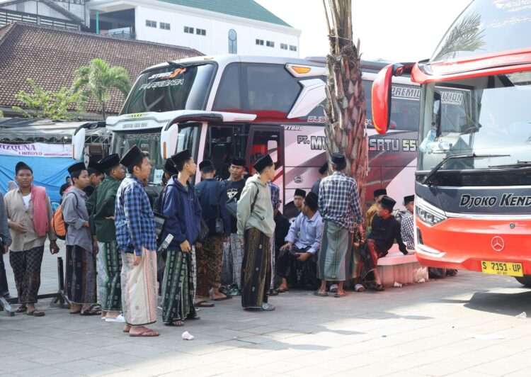Jelang Libur Panjang, Ponpes Lirboyo Siapkan Pesawat-Kapal dan Bis Antar Santri Pulang