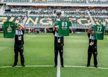 Tiga Pemain Anyar Persebaya Dipamerkan ke Ribuan Bonek Bonita di GBT
