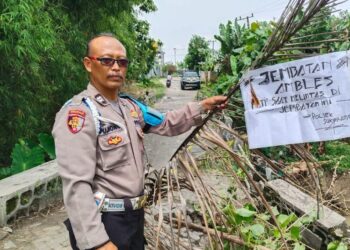 Jembatan Penghubung Antar Desa di Lamongan Ambles Akibat Luapan Sungai