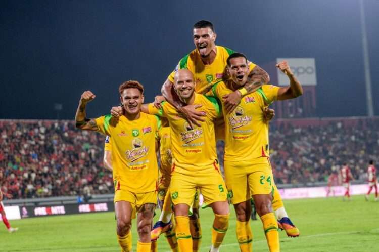 Kutukan Terhapus, Persebaya Permalukan Bali United 3-1 di Gianyar