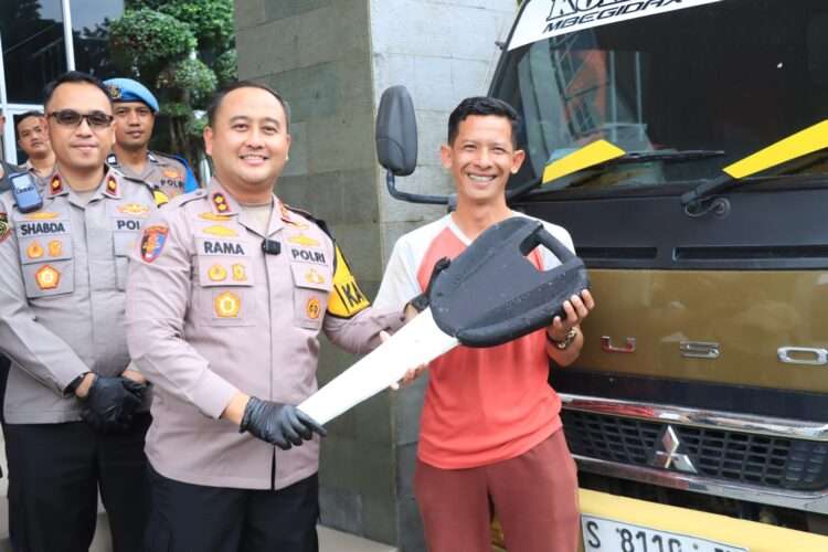 Dua Truk dan Motor Hilang, Polres Gresik Tangkap Pelaku dan Kembalikan Kendaraan