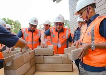 Percepat Huntap Korban Banjir Sumbar, Bata Interlock SIG Dikirim ke Padang