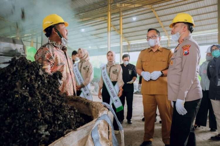 Atasi Gunungan Sampah di TPA Ngipik, Pemkab Gresik Resmikan Landfill Mining