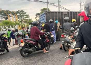 Kontainer Jatuh di Jalan Daendels Manyar Gresik, Timpa Seorang Pengendara Motor
