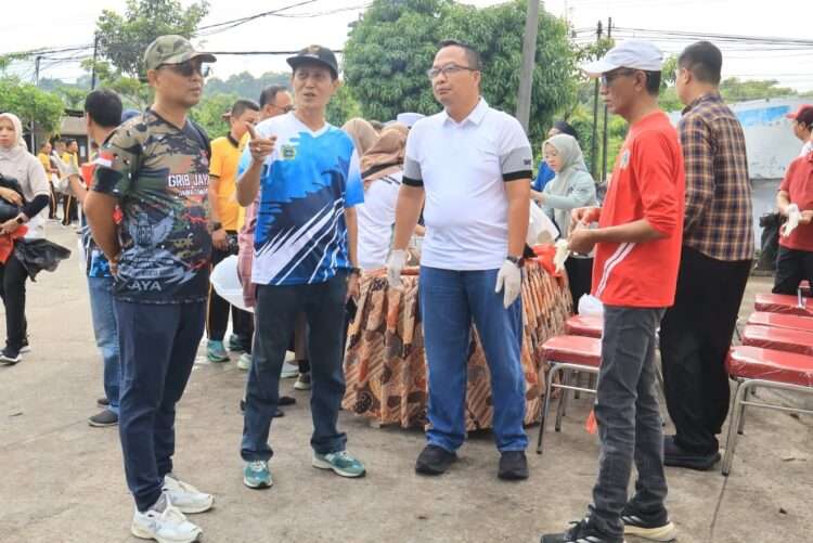 Aksi Bersih-Bersih di Makam Sunan Giri, Kampanye Budaya Peduli Lingkungan