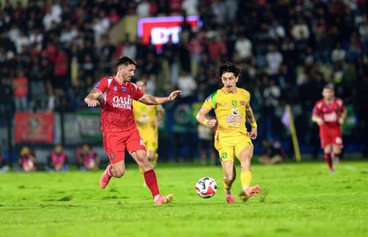 Satu Kartu merah, Persebaya Tumbang dari Tuan Rumah Persijap Jepara 1-3