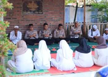 Ramadan Penuh Berkah, Satlantas Polres Gresik Santuni Anak Yatim