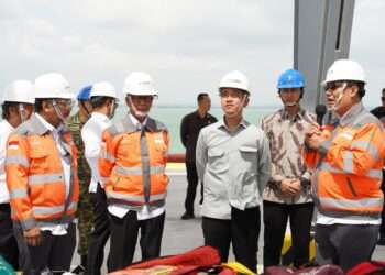 Wapres Gibran Tinjau Dermaga Ekspor Semen SIG di Tuban, Progres 99 Persen