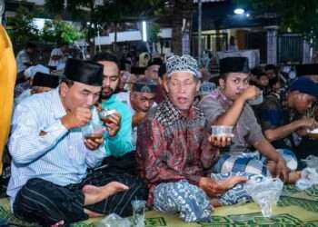 Makanan Tradisional Kolak Ayam, Wabup Gresik Sebut Warga Gumeno Manyar Penjaga Nilai Tradisional