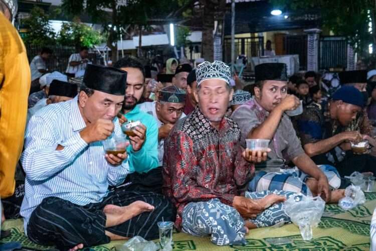 Makanan Tradisional Kolak Ayam, Wabup Gresik Sebut Warga Gumeno Manyar Penjaga Nilai Tradisional