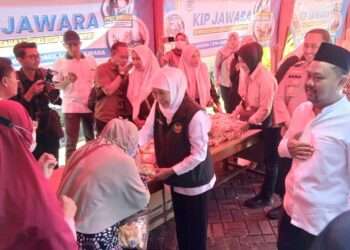 Gubernur Khofifah dan Bupati Yani Salurkan Bantuan Rp7,6 Miliar kepada Warga Gresik