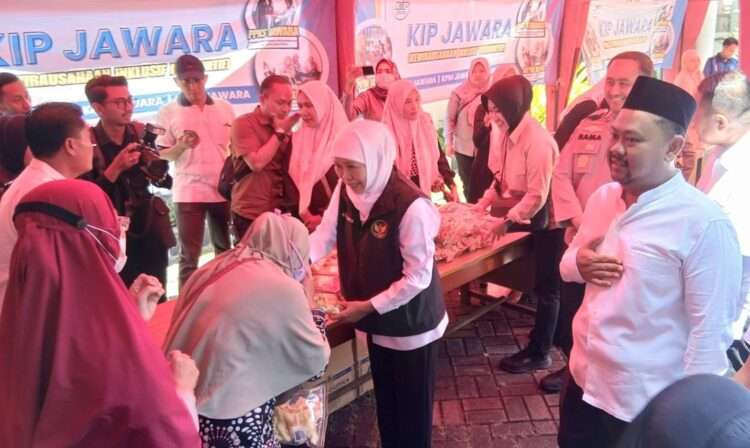 Gubernur Khofifah dan Bupati Yani Salurkan Bantuan Rp7,6 Miliar kepada Warga Gresik