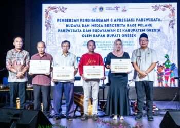 Wabup Alif Berikan Penghargaan untuk Pelaku Pariwisata dan Budaya