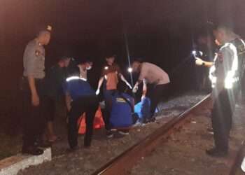 Pria Tanpa Identitas Tewas Tertabrak KA di Lamongan, Bawa Kantong Sembako