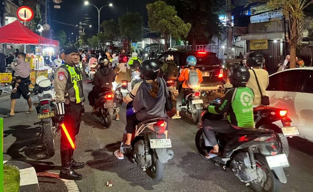 Polres Gresik: Tradisi Malam Selawe 2026 di Makam Sunan Giri Berlangsung Aman
