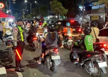 Polres Gresik: Tradisi Malam Selawe 2026 di Makam Sunan Giri Berlangsung Aman