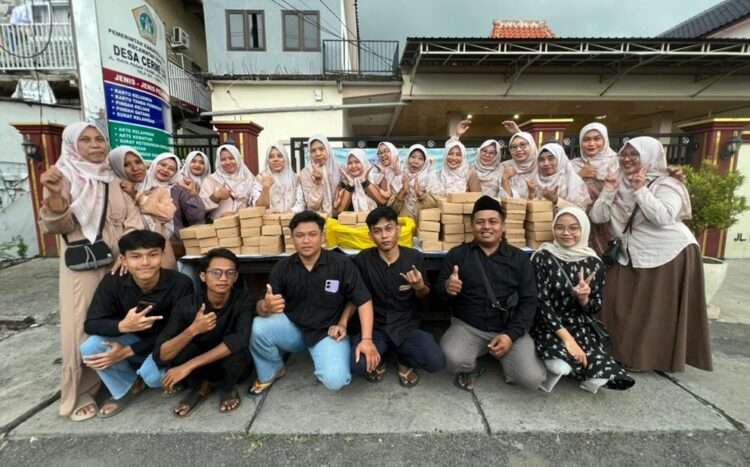 Karang Taruna Karya Mandiri Kolaborasi Lembaga Desa Cerme Lor, Bagi 500 Paket Takjil