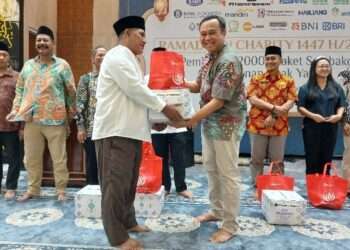 BKMS Salurkan Santunan Anak Yatim dan 2.300 Sembako di Sekitar Kawasan JIIPE