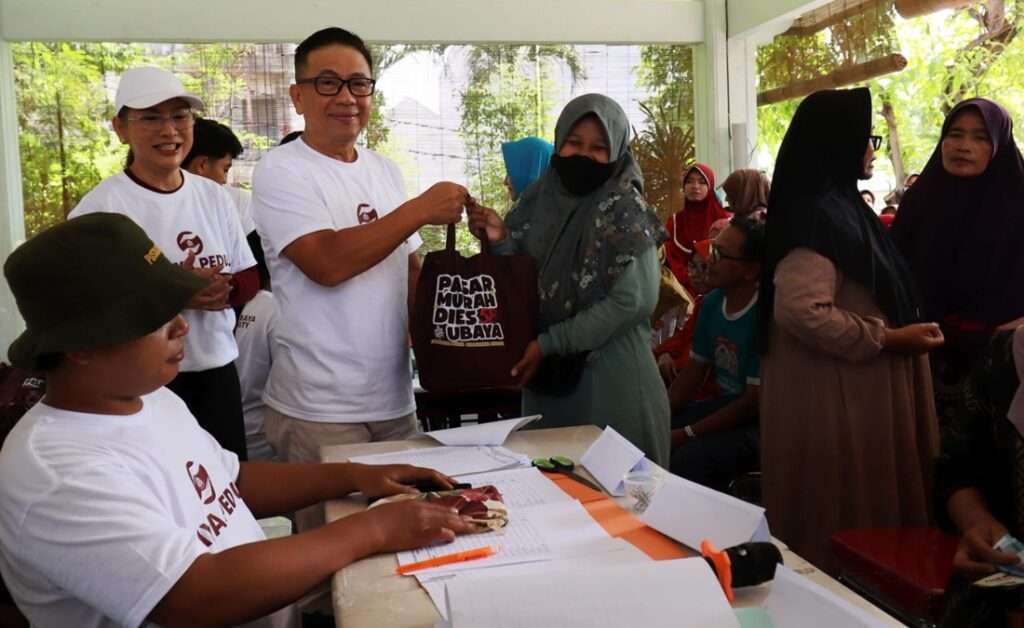 Ubaya Gelar Pasar Murah, Sediakan 1.000 Paket Sembako untuk Warga