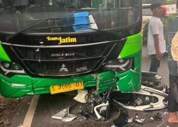 Bus Trans Jatim Tabrak Motor di Lamongan, 1 Orang Tewas 2 Luka