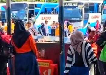 Arus Mudik Meningkat, Terminal Purabaya Dipenuhi Penumpang