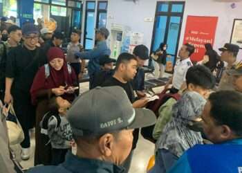 Puluhan Penumpang Bawean Akhirnya Berangkat Setelah Terlantar di Pelabuhan Gresik