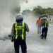 Motor Honda CBR Terbakar di Jalan Terminal Bunder, Polisi Gresik dan Warga Sigap Memadamkan
