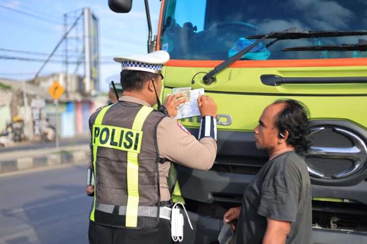 Langgar Jam Operasional, Puluhan Truk Ditindak Tegas Polres Gresik