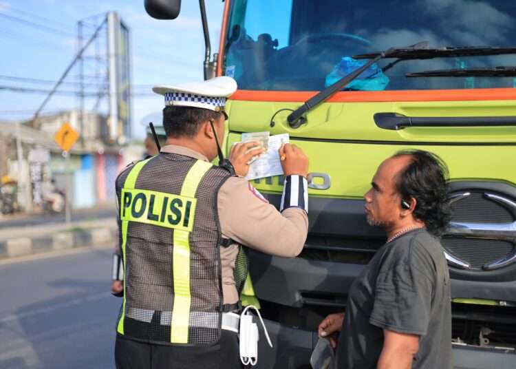 Langgar Jam Operasional, Puluhan Truk Ditindak Tegas Polres Gresik