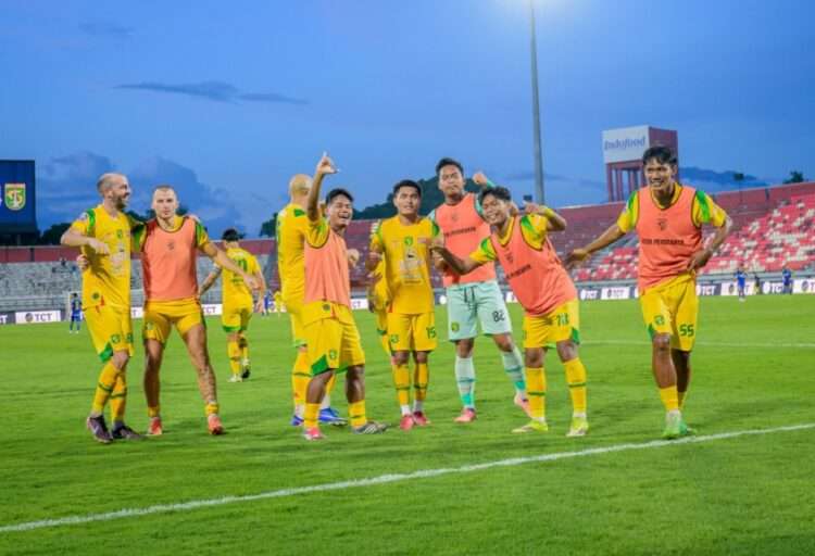 Persebaya Hantam Arema 4-0, Rivera Sumbang Dua Gol