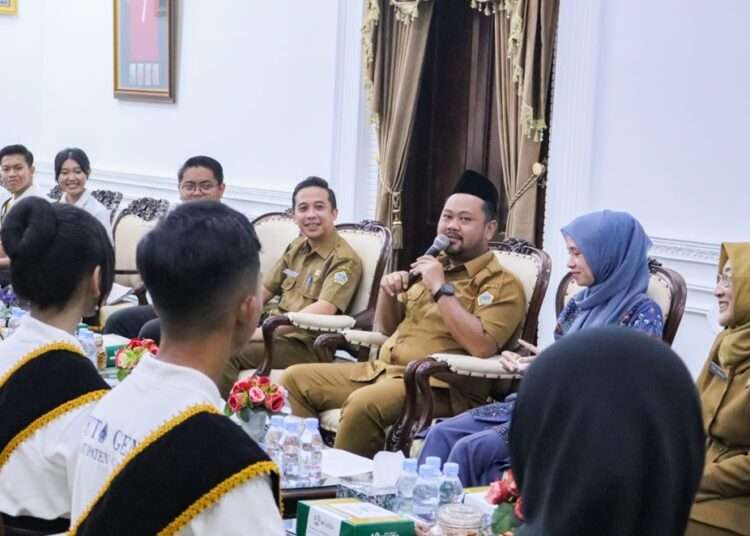 Beri Pembekalan Finalis Duta Genre, Bupati Gresik: Jadilah Teladan dan Inspirasi