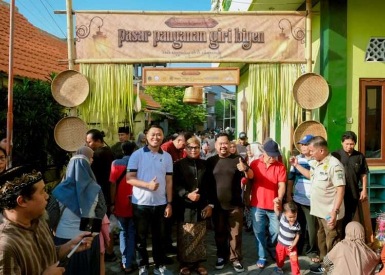 Bupati Gresik Sambangi Pasar Panganan Giri Biyen, Hidupkan Tradisi dan UMKM