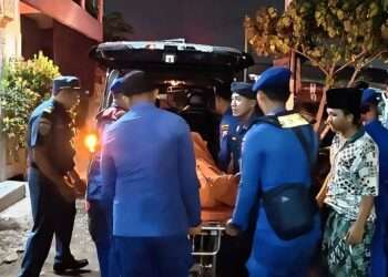 Perahu Pengangkut Besi Tua Tenggelam di Gresik, 1 Tewas dan 2 Hilang