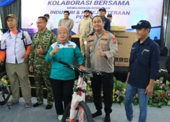 May Day Gresik Berlangsung Kondusif, Ribuan Buruh Hadiri Tasyakuran di Gejos