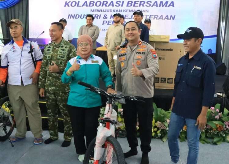 May Day Gresik Berlangsung Kondusif, Ribuan Buruh Hadiri Tasyakuran di Gejos