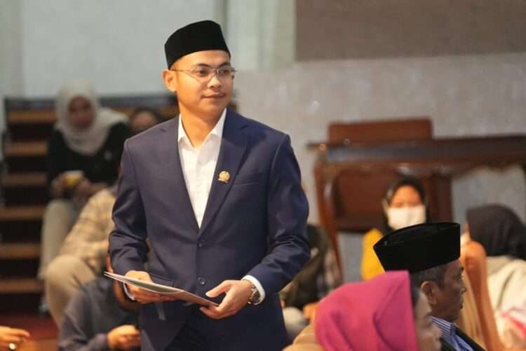 Tak Masuk Radar Gubernur Favorit Anak Muda, Kinerja Khofifah Disorot DPRD Jatim