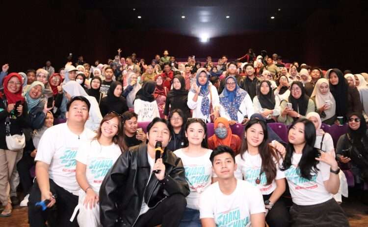 Ratusan Penonton Histeris Sambut Pemeran Film Shaka Oh Shaka di Gresik