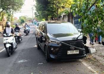 Mobil Avanza Terguling di Tuban, Tiga Penumpang Alami Luka-luka