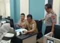 Kapolres Gresik Sidak Pelayanan SKCK hingga Hotline 110, Pastikan Warga Terlayani Cepat
