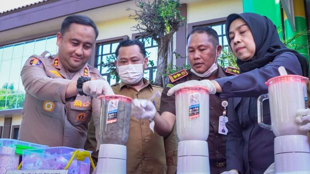 Kejari Gresik Musnahkan 2,3 Kg Sabu, Bupati Yani Tekankan Sinergi Hukum