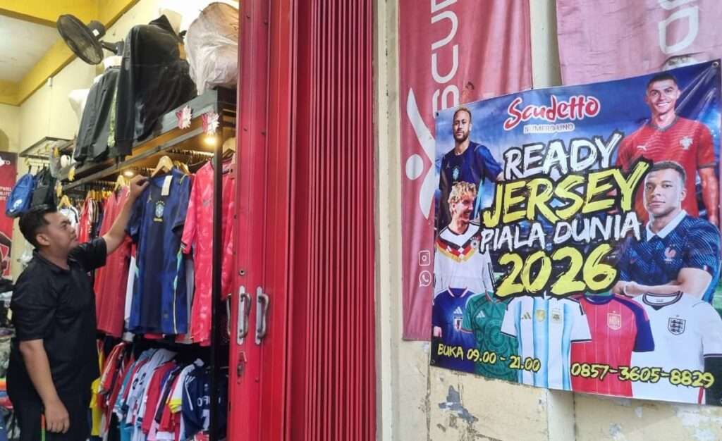Demam Piala Dunia 2026 Mulai Terasa, Penjual Jersey di Gresik Kebanjiran Pesanan