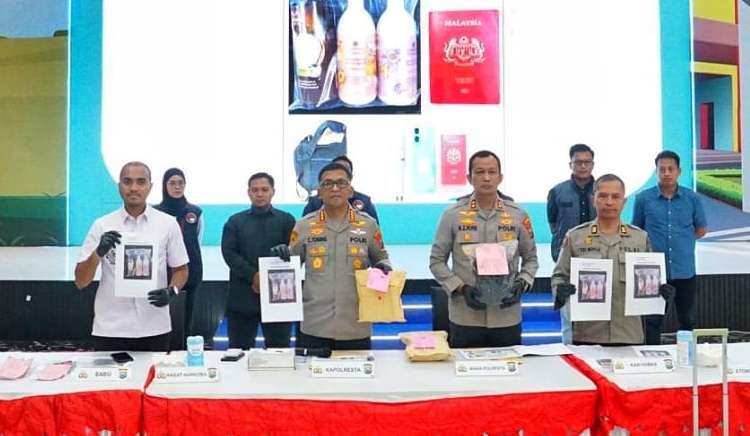 Dua WN Malaysia Ditangkap di Juanda, Bawa Narkotika Cair Etomidate Senilai Rp45 Miliar