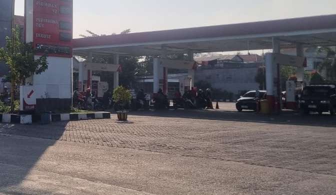 Usai Harga Pertamax Naik, Pertalite Diserbu Pengendara di Gresik